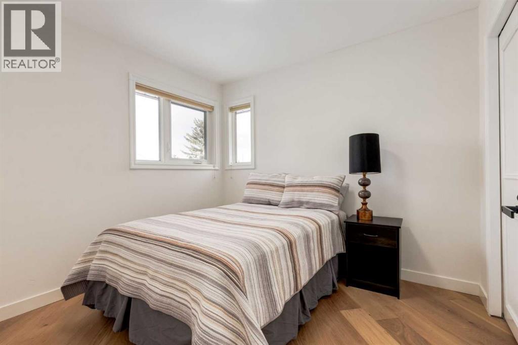 113 Straddock Terrace Sw, Calgary, AB - Indoor Photo Showing Bedroom