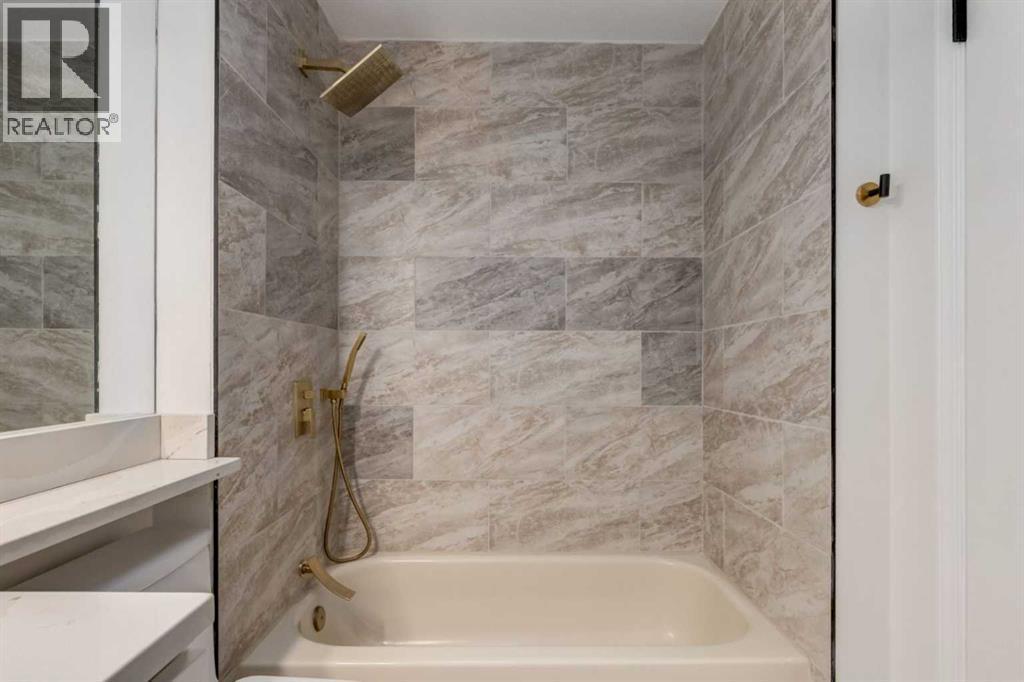 113 Straddock Terrace Sw, Calgary, AB - Indoor Photo Showing Bathroom