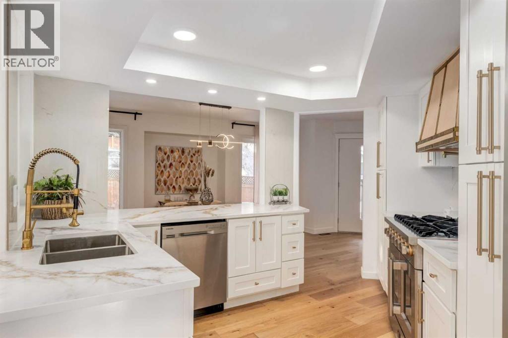113 Straddock Terrace Sw, Calgary, AB - Indoor Photo Showing Kitchen With Double Sink With Upgraded Kitchen