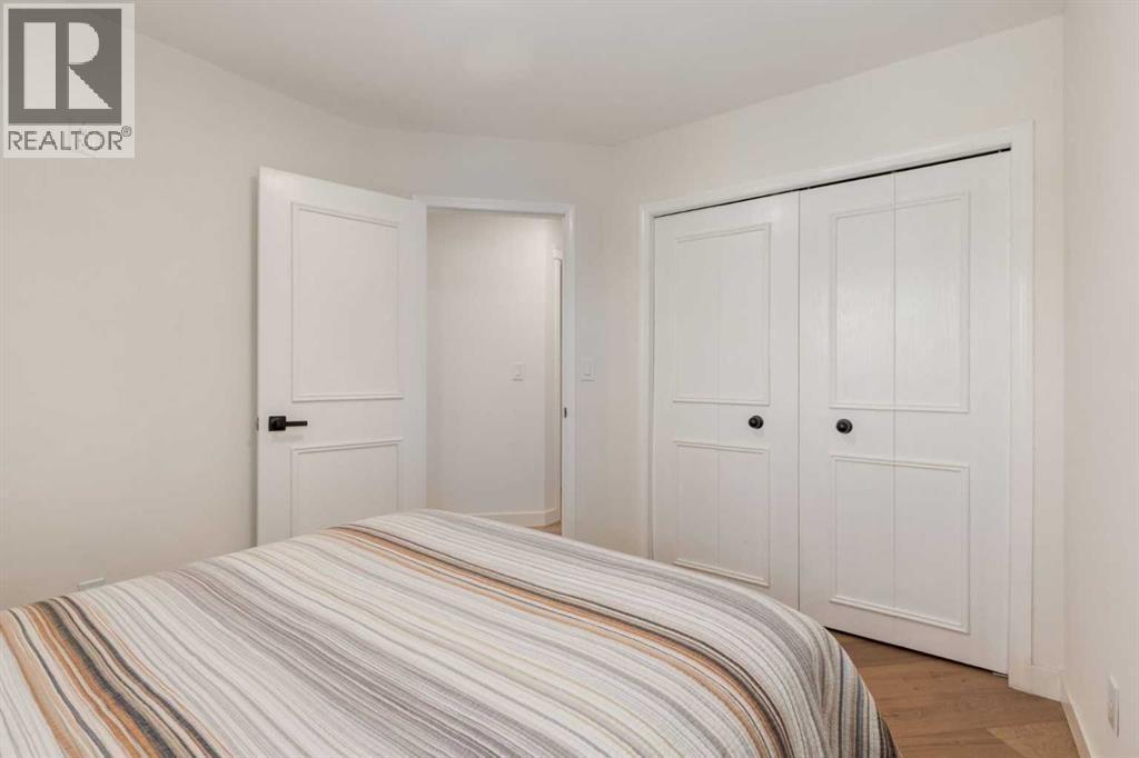 113 Straddock Terrace Sw, Calgary, AB - Indoor Photo Showing Bedroom