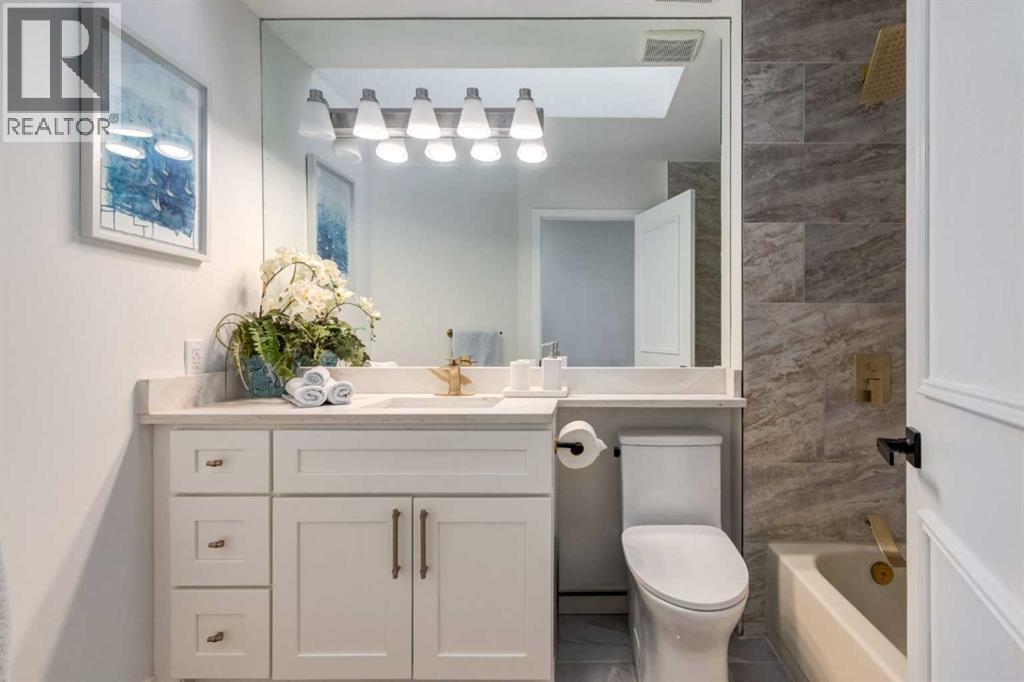 113 Straddock Terrace Sw, Calgary, AB - Indoor Photo Showing Bathroom