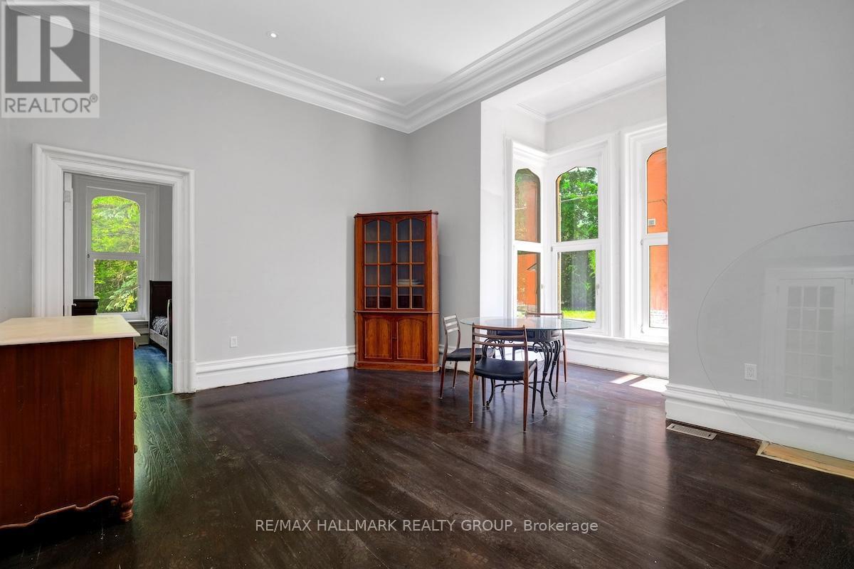 460 Wilbrod Street, Ottawa, ON - Indoor