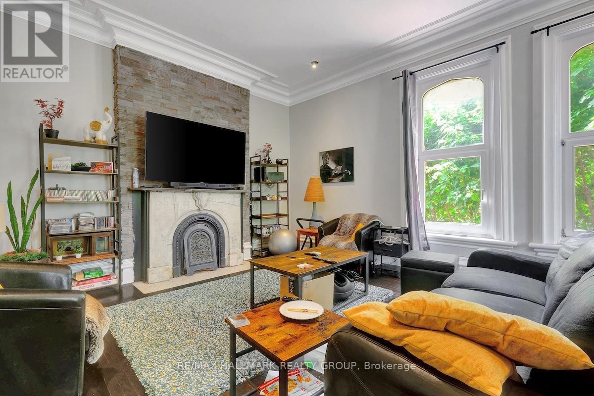 460 Wilbrod Street, Ottawa, ON - Indoor Photo Showing Living Room