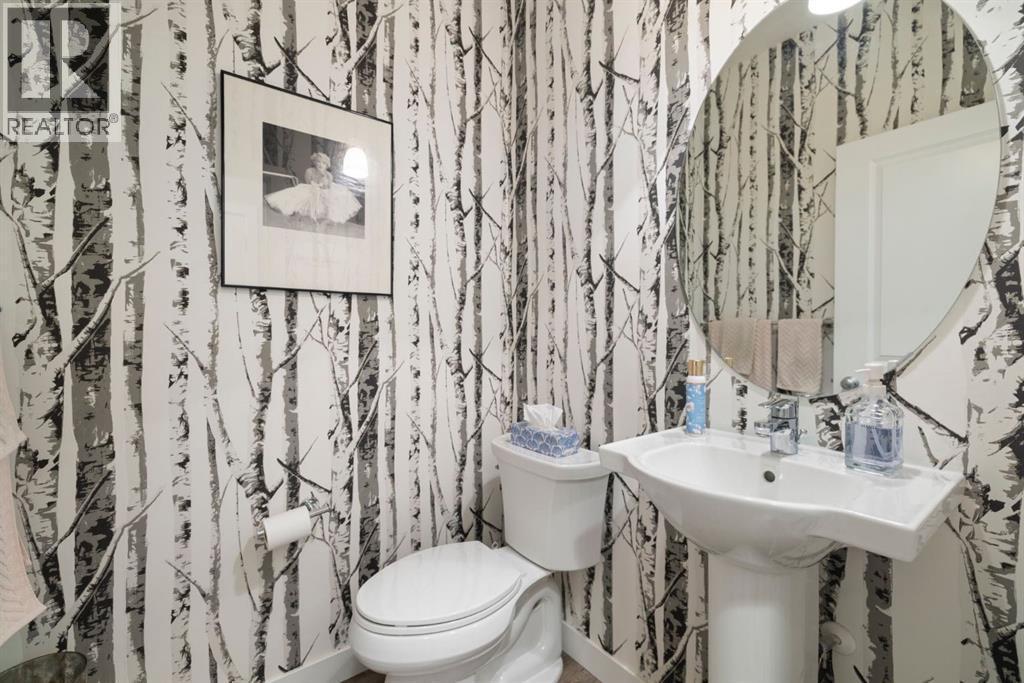 8 Emberside Glen, Cochrane, AB - Indoor Photo Showing Bathroom