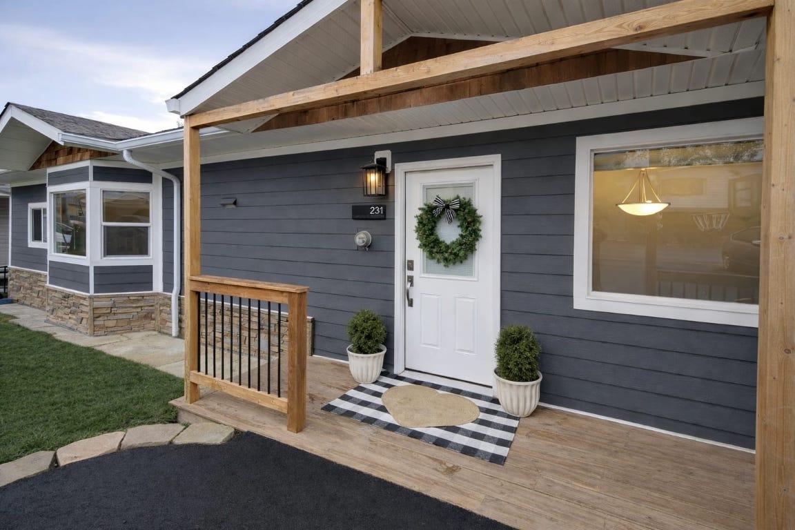 231 6Th Avenue, Creston, BC - Outdoor With Exterior