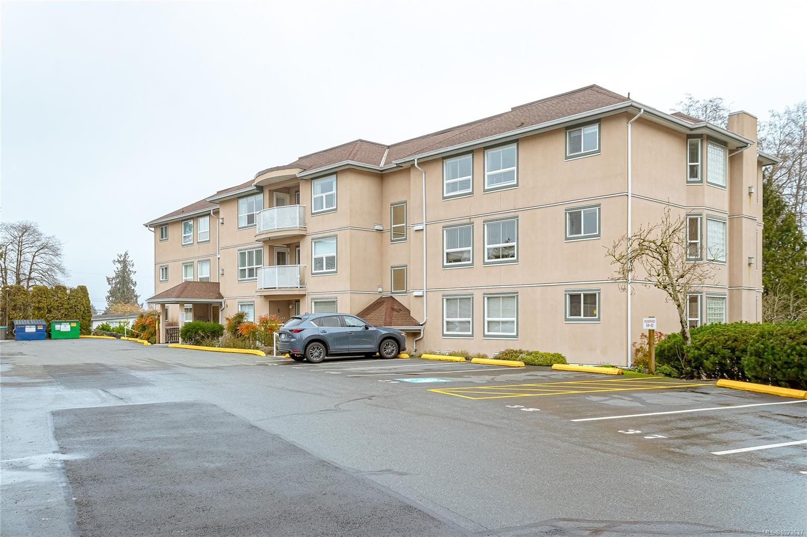 305B-3000 Oak St, Chemainus, BC - Outdoor With Facade