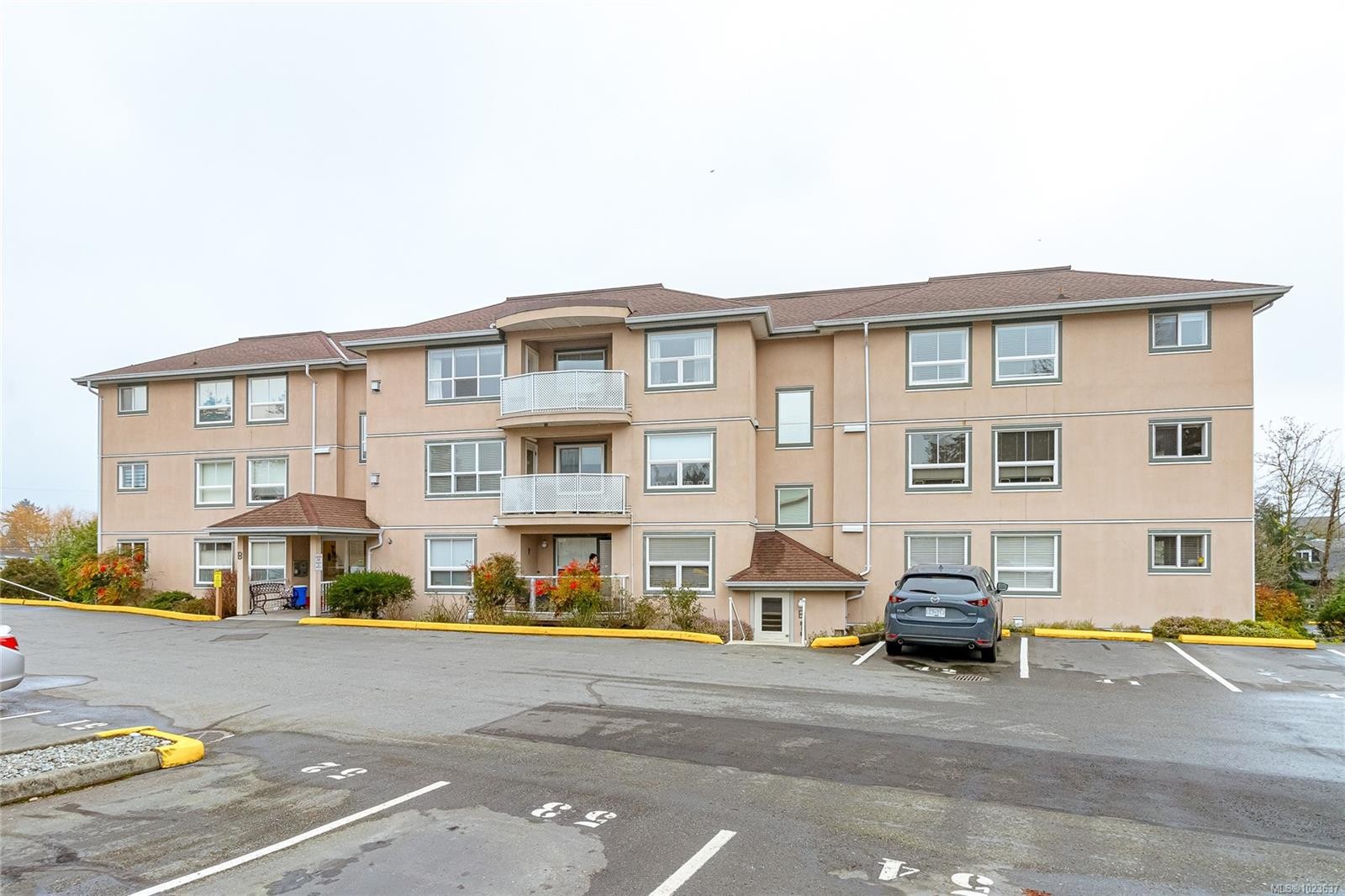 305B-3000 Oak St, Chemainus, BC - Outdoor With Facade
