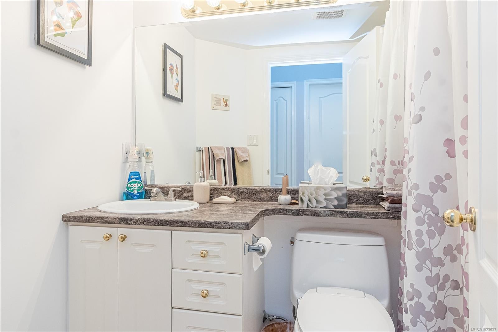 305B-3000 Oak St, Chemainus, BC - Indoor Photo Showing Bathroom