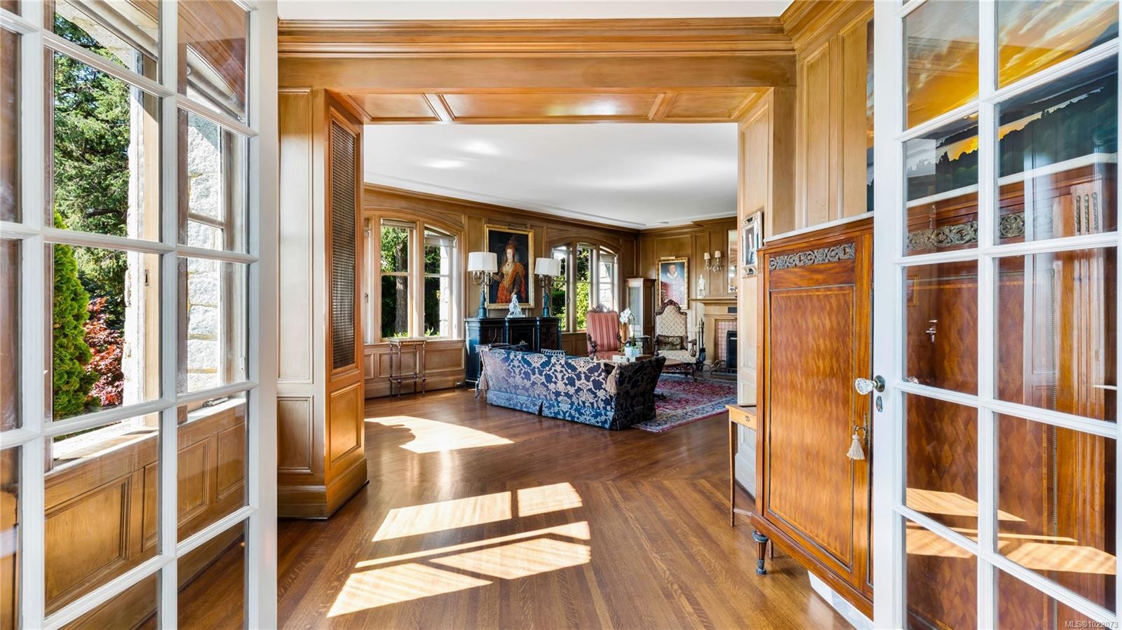 305 Denison Rd, Oak Bay, BC