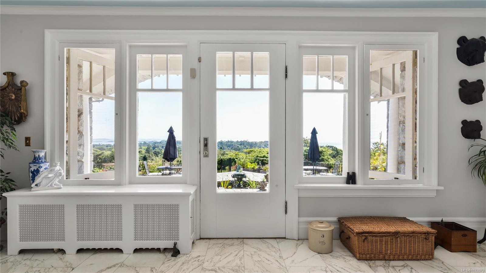 305 Denison Rd, Oak Bay, BC