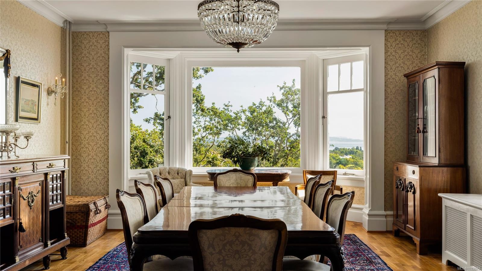 305 Denison Rd, Oak Bay, BC