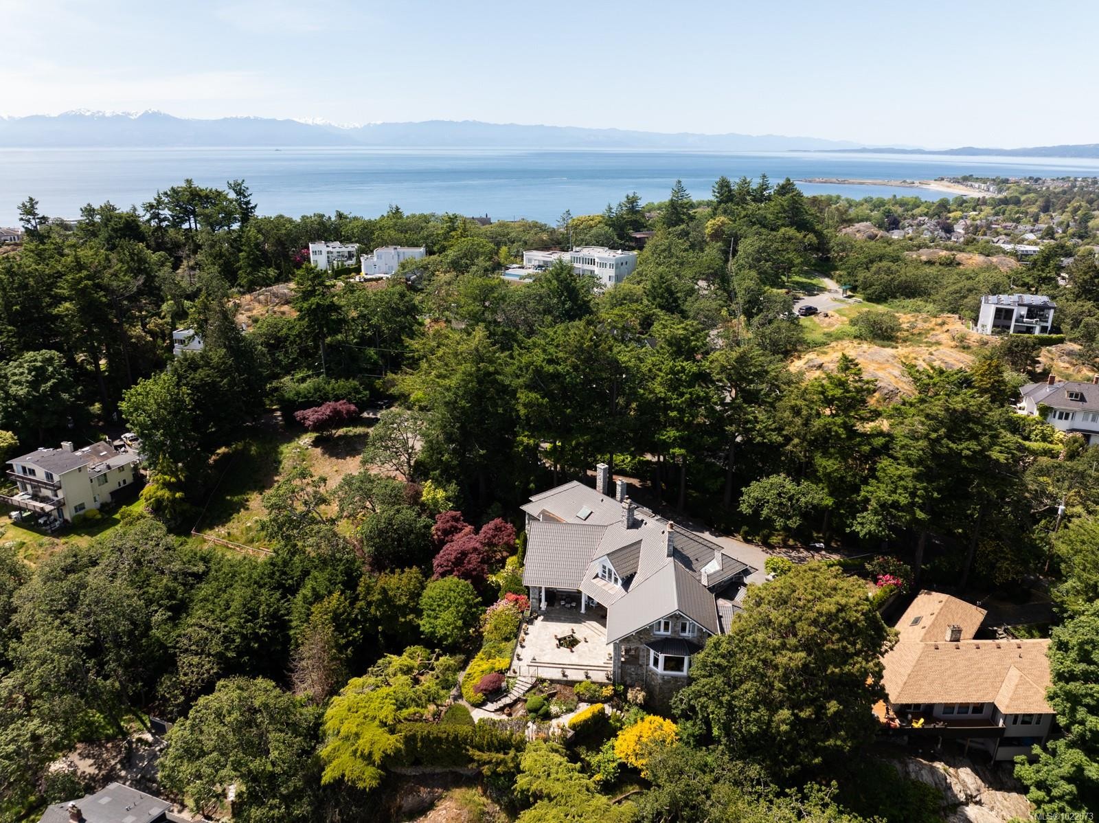 305 Denison Rd, Oak Bay, BC