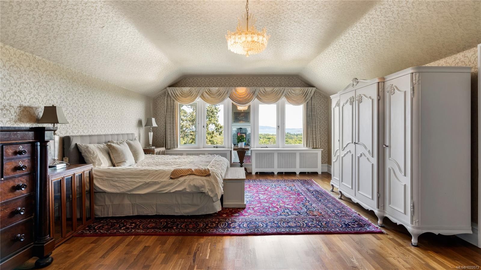 305 Denison Rd, Oak Bay, BC