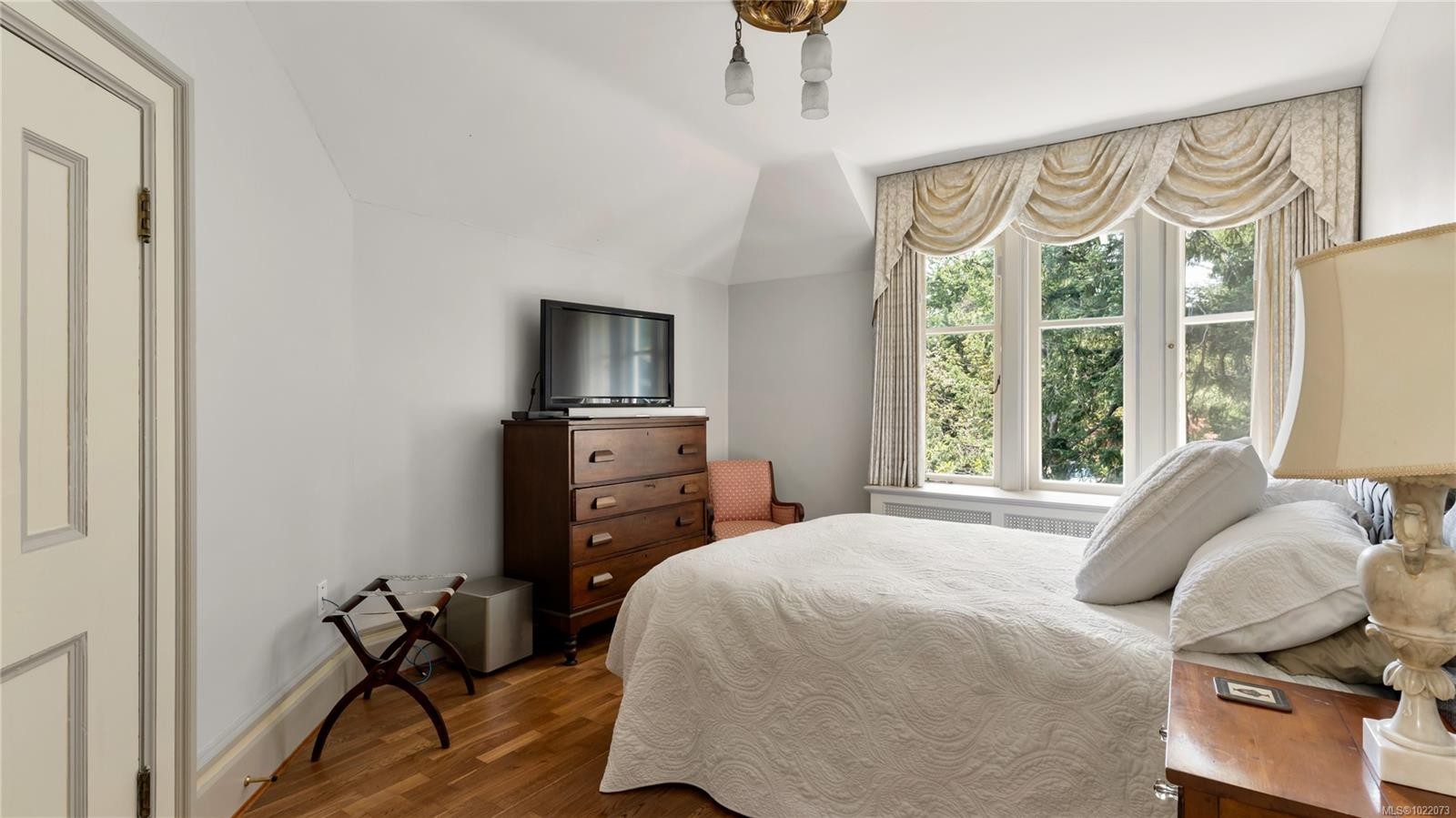 305 Denison Rd, Oak Bay, BC