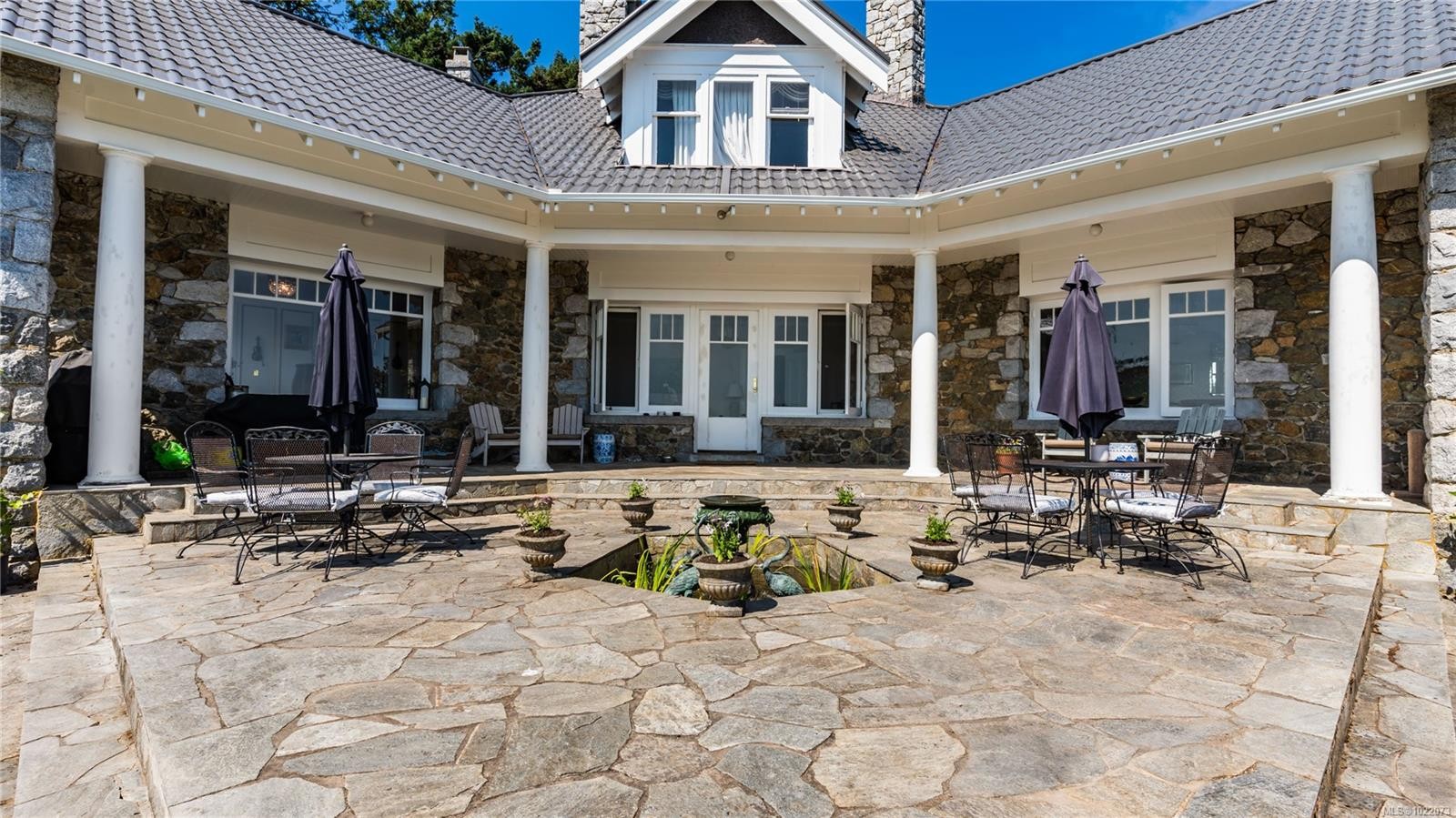305 Denison Rd, Oak Bay, BC