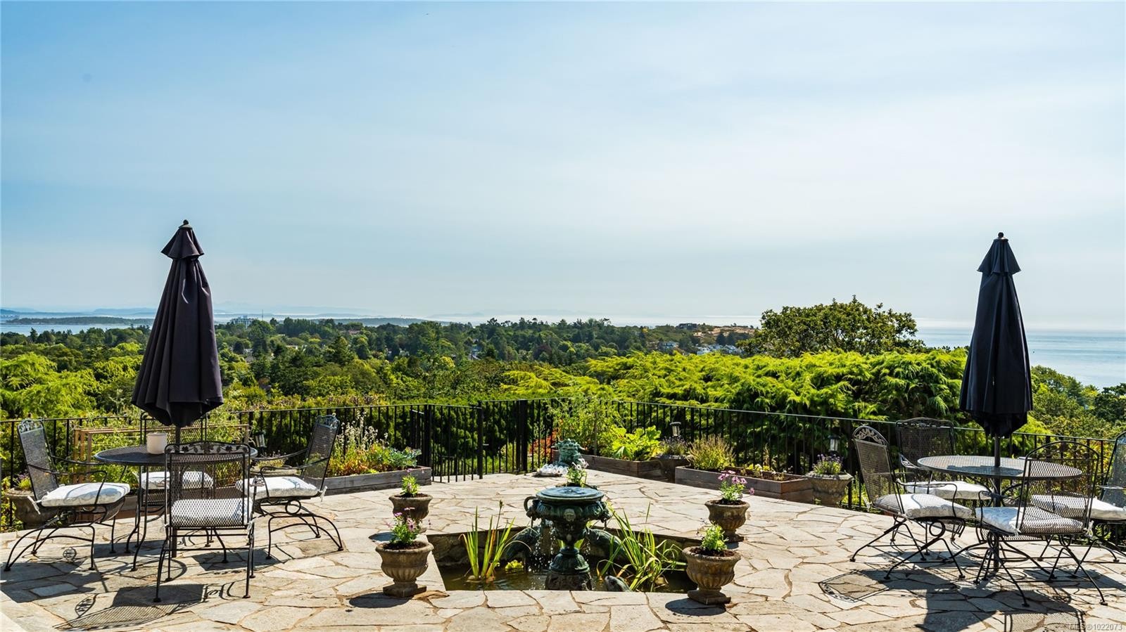 305 Denison Rd, Oak Bay, BC