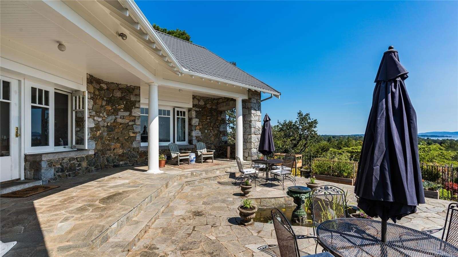 305 Denison Rd, Oak Bay, BC