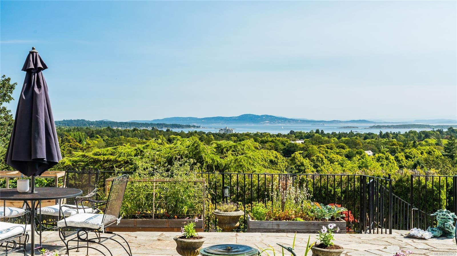 305 Denison Rd, Oak Bay, BC