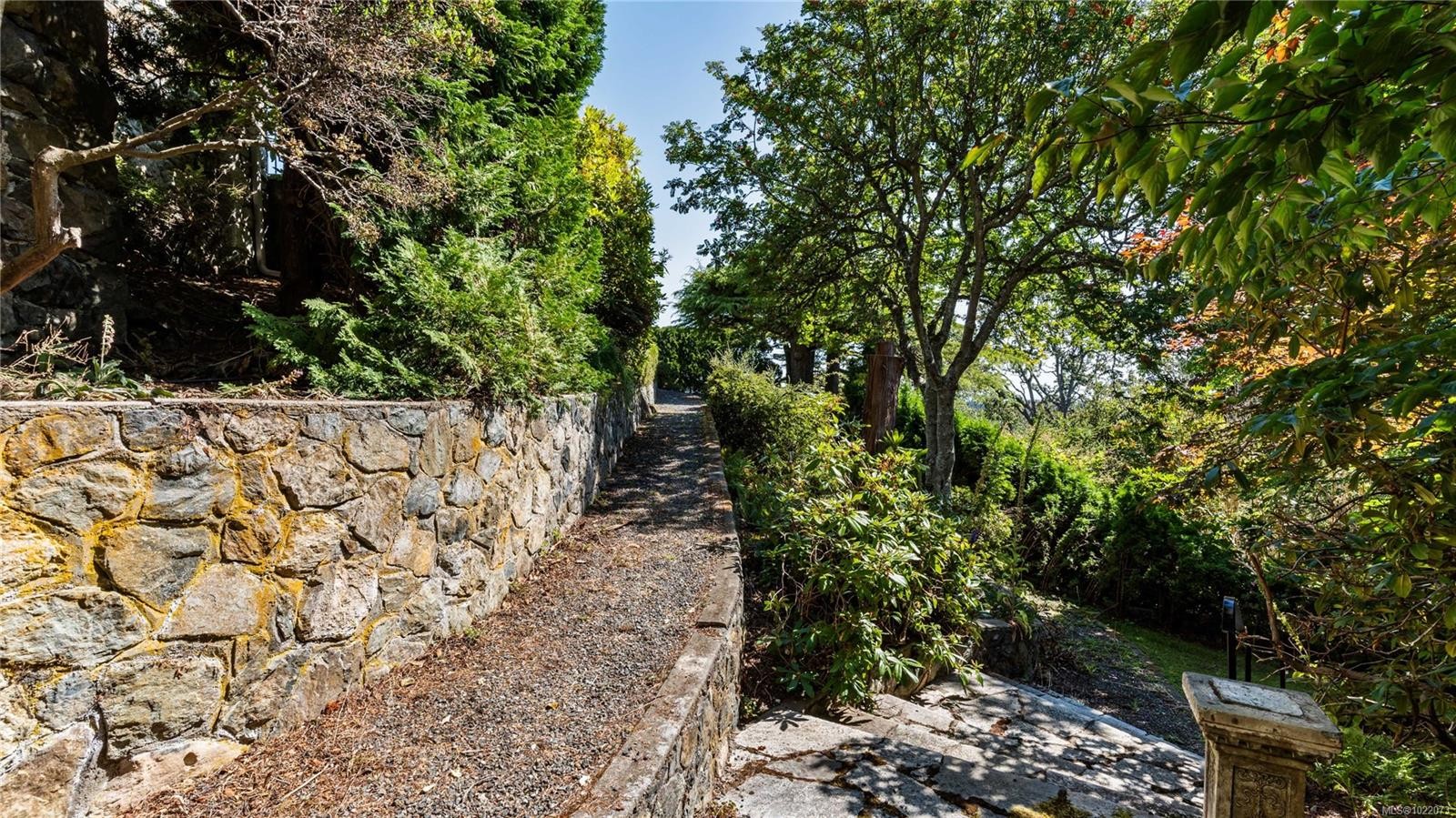 305 Denison Rd, Oak Bay, BC
