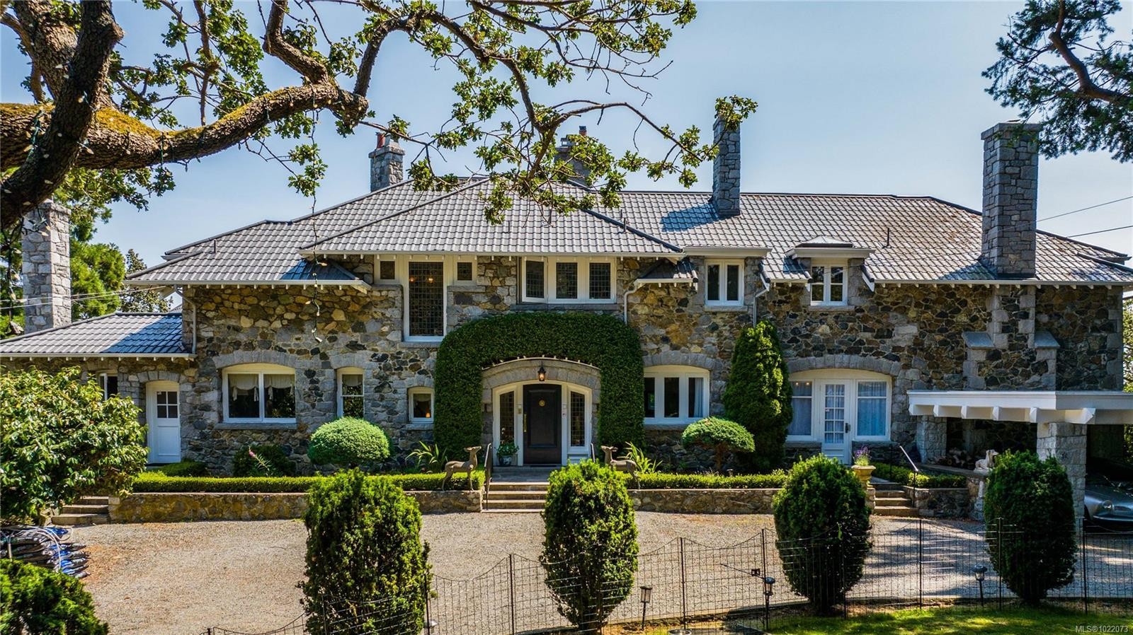 305 Denison Rd, Oak Bay, BC