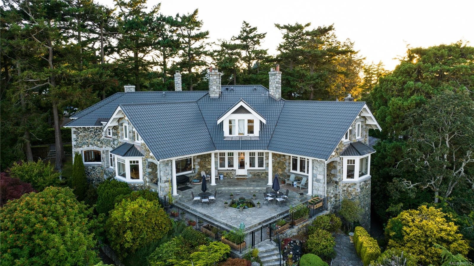 305 Denison Rd, Oak Bay, BC