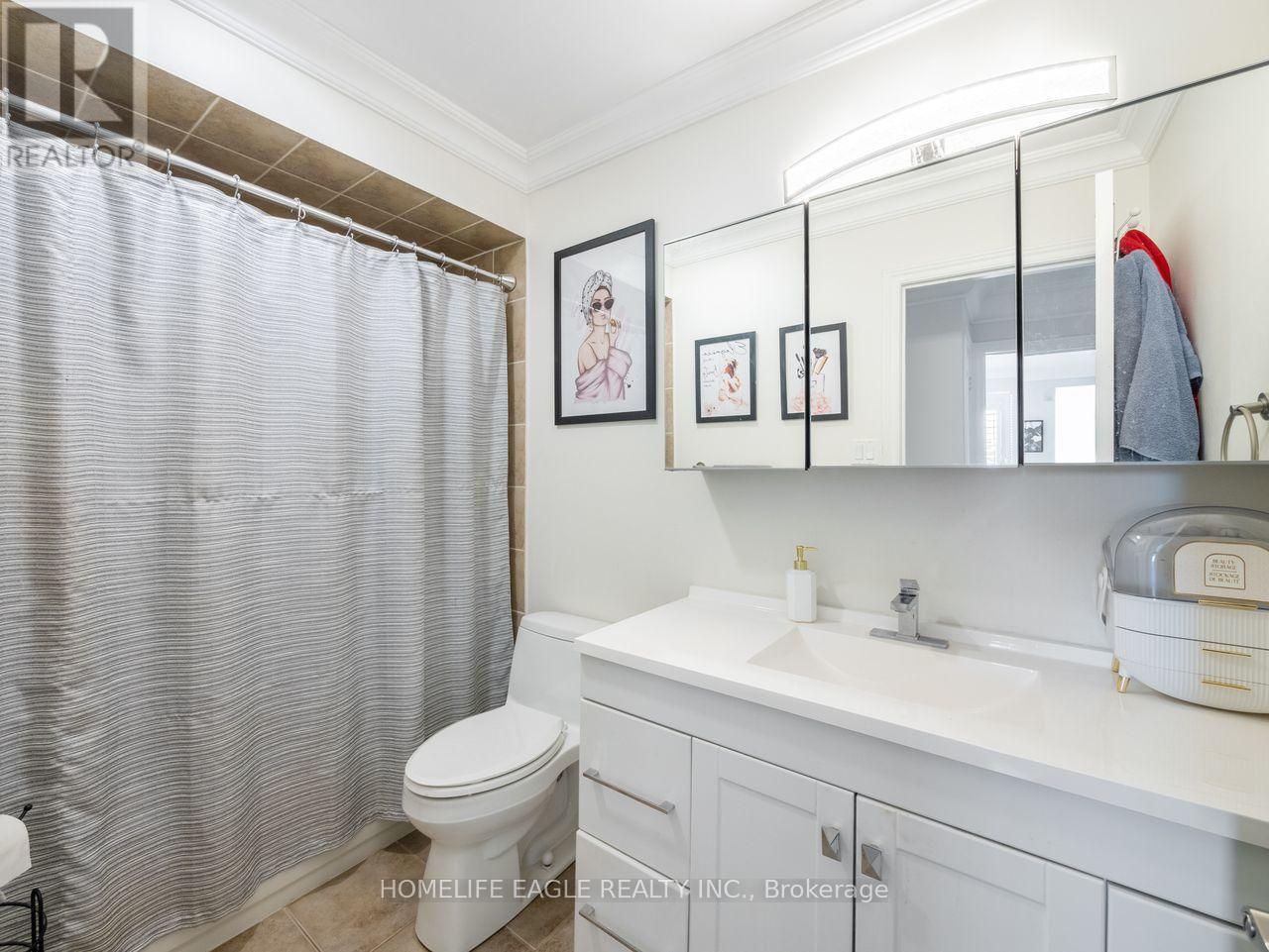 15 Eve Court, Bradford West Gwillimbury, ON - Indoor Photo Showing Bathroom