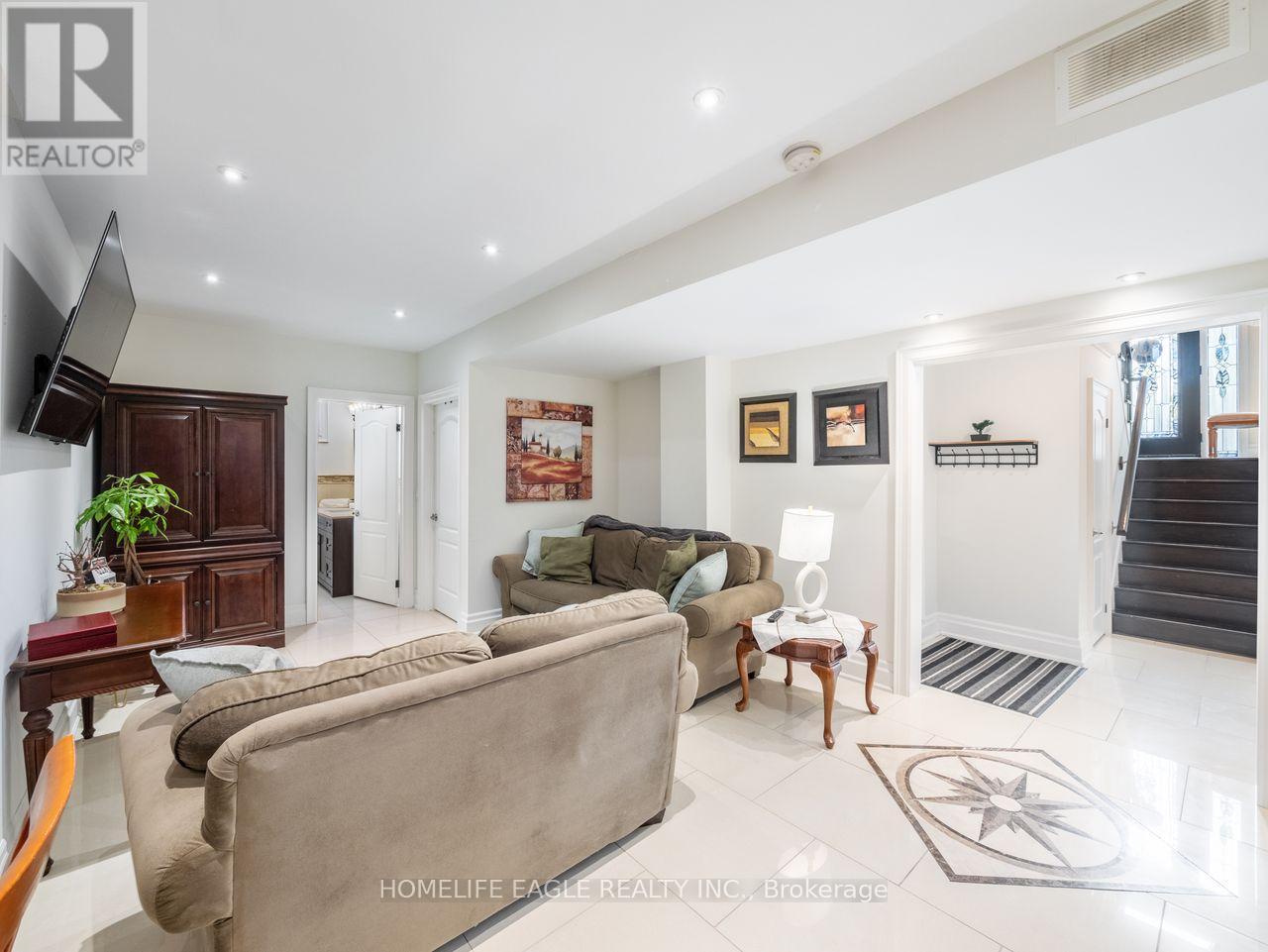 15 Eve Court, Bradford West Gwillimbury, ON - Indoor