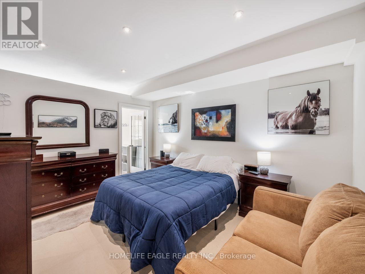 15 Eve Court, Bradford West Gwillimbury, ON - Indoor Photo Showing Bedroom