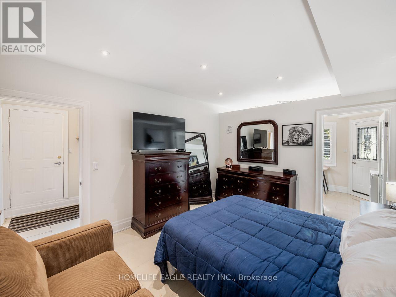 15 Eve Court, Bradford West Gwillimbury, ON - Indoor Photo Showing Bedroom