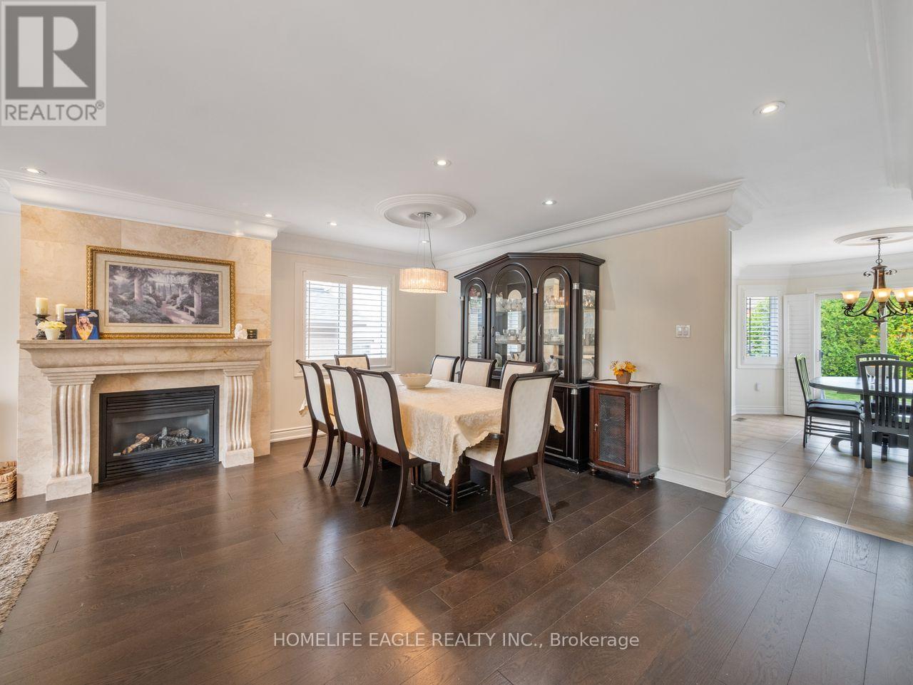 15 Eve Court, Bradford West Gwillimbury, ON - Indoor With Fireplace