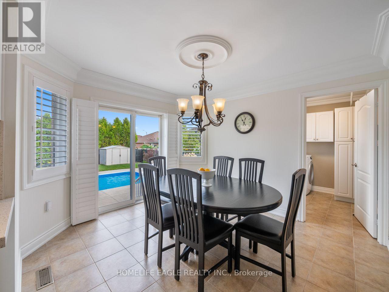 15 Eve Court, Bradford West Gwillimbury, ON - Indoor Photo Showing Dining Room