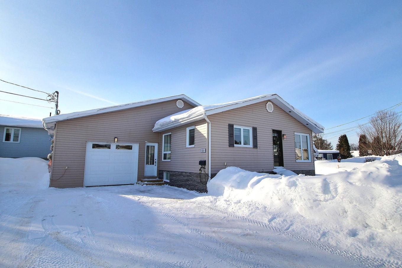 Façade - 30 Rue Thibault, Val-D'Or, QC - Outdoor