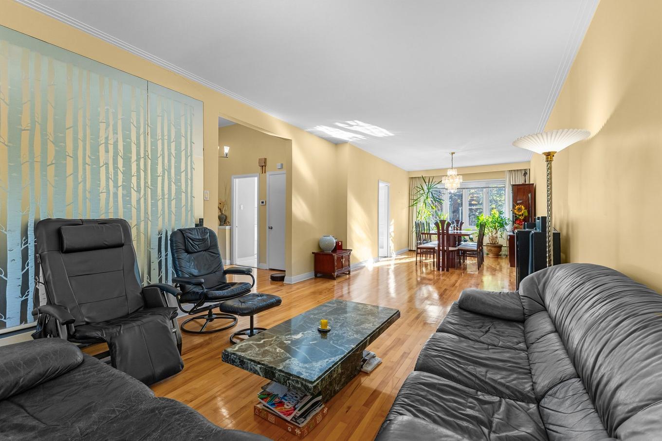 Living room - 4900 Boul. Cavendish, Montréal (Côte-Des-Neiges/Notre-Dame-De-Grâce), QC - Indoor Photo Showing Living Room