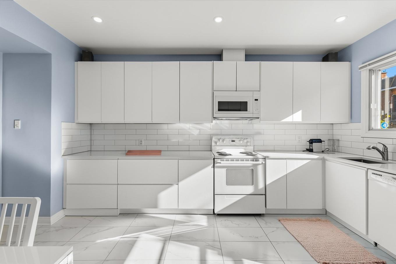 Kitchen - 4900 Boul. Cavendish, Montréal (Côte-Des-Neiges/Notre-Dame-De-Grâce), QC - Indoor Photo Showing Kitchen