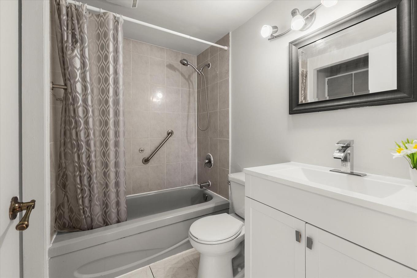 Bathroom - 301-645 Place Chomedey, Laval (Chomedey), QC - Indoor Photo Showing Bathroom