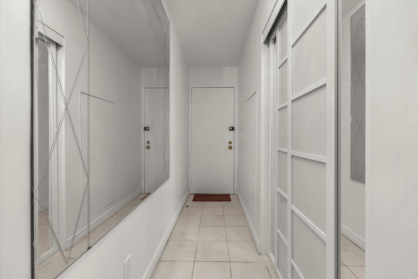 Hall - 301-645 Place Chomedey, Laval (Chomedey), QC - Indoor Photo Showing Other Room