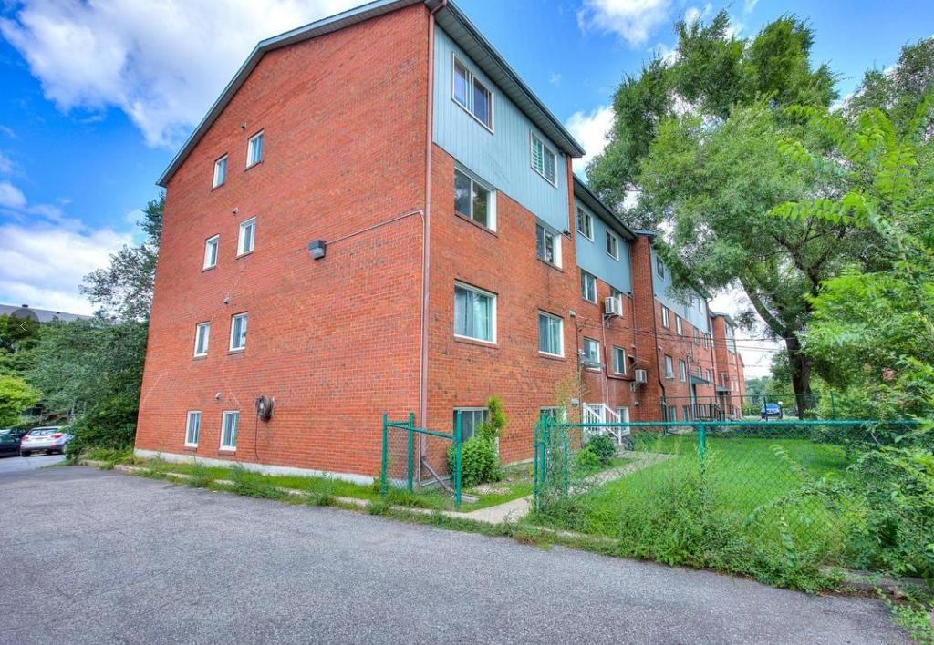 Back facade - 301-645 Place Chomedey, Laval (Chomedey), QC - Outdoor With Exterior