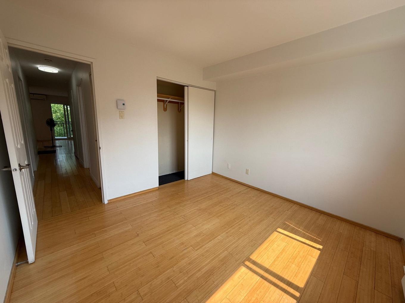 Chambre à coucher - 301-645 Place Chomedey, Laval (Chomedey), QC - Indoor Photo Showing Other Room