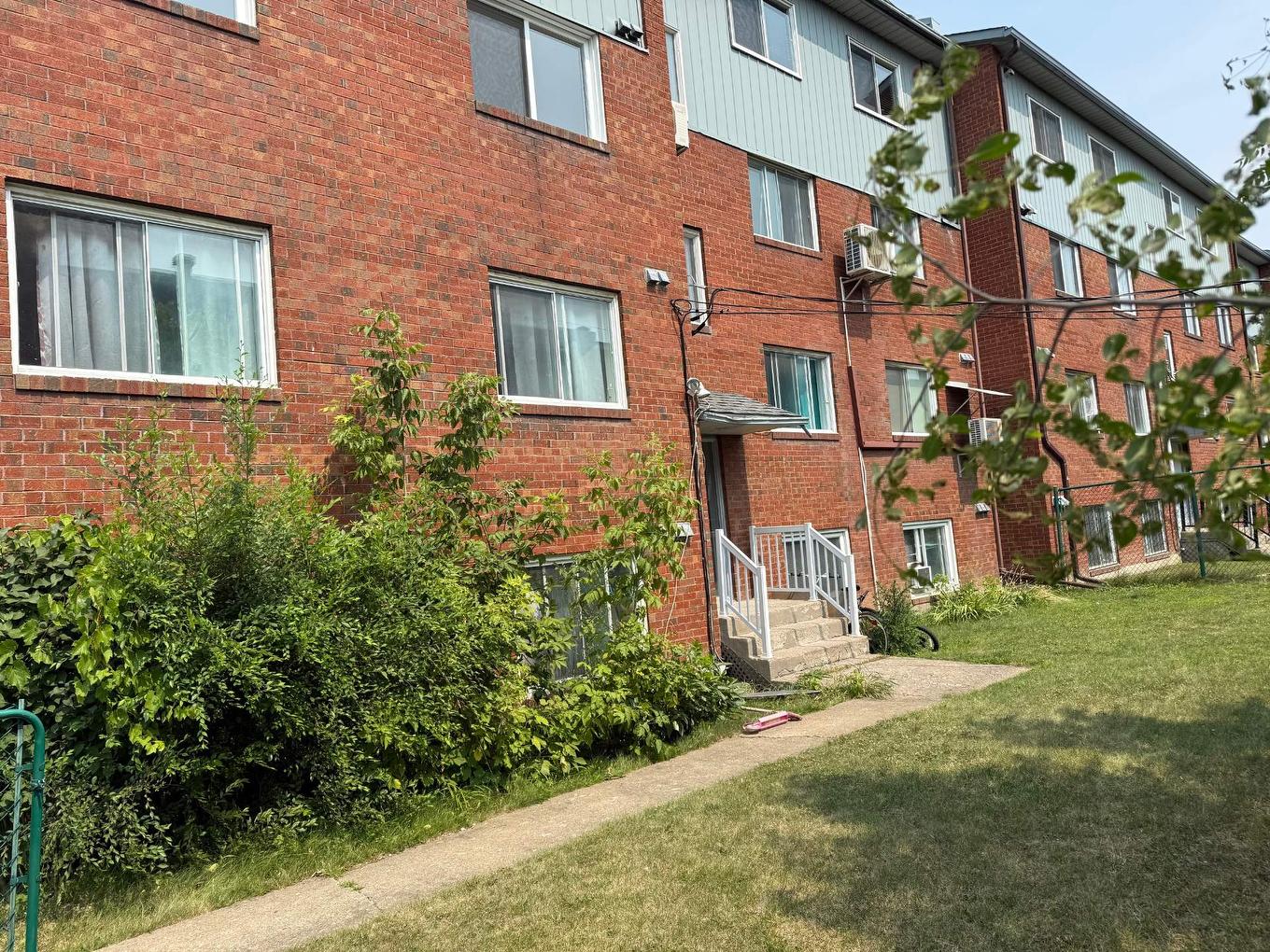 Face arrière - 301-645 Place Chomedey, Laval (Chomedey), QC - Outdoor With Exterior