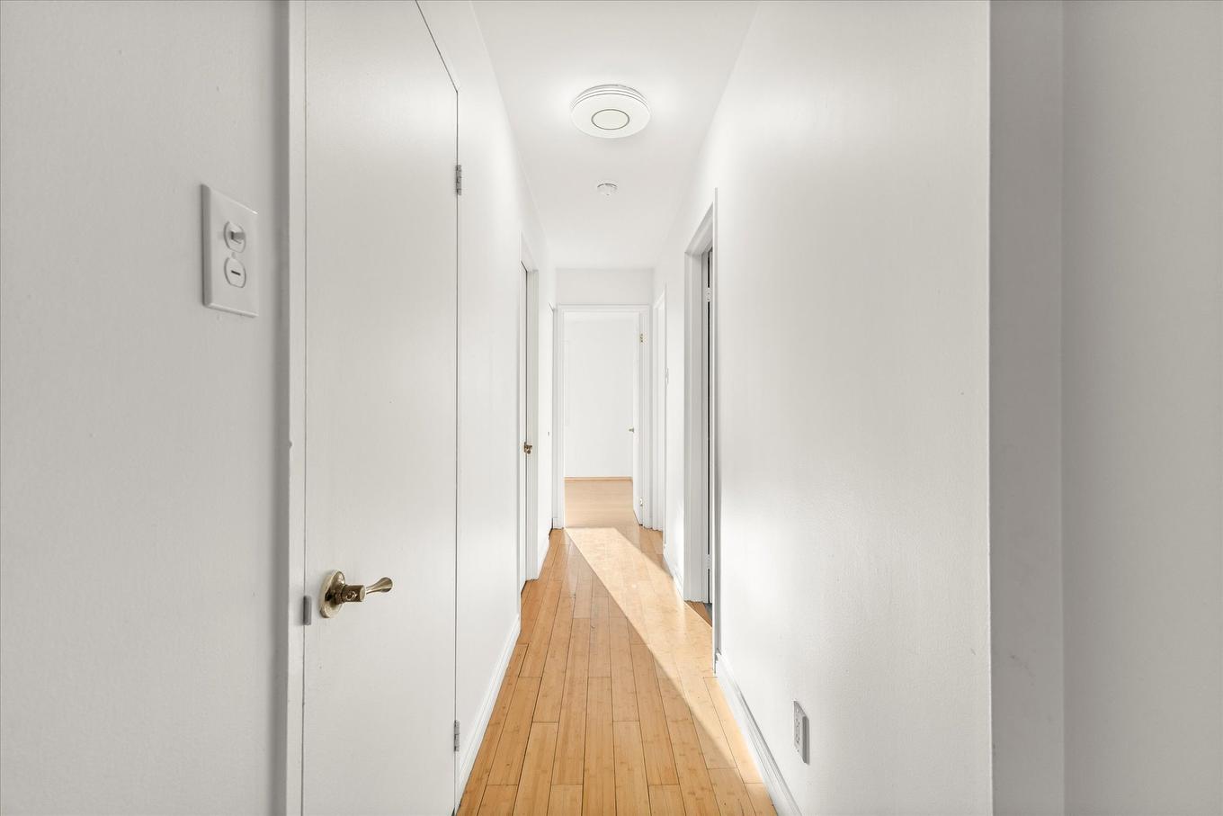 Hall - 301-645 Place Chomedey, Laval (Chomedey), QC - Indoor Photo Showing Other Room