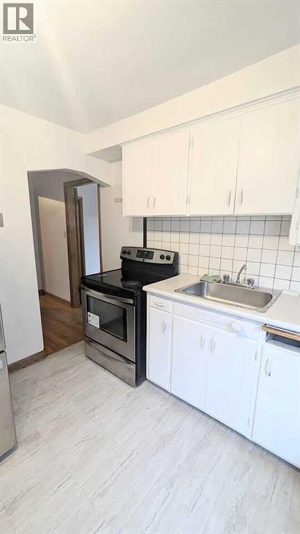1436 22 Avenue Nw, Calgary, AB - Indoor Photo Showing Kitchen