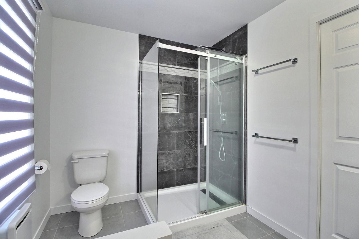 Bathroom - 222 Rue Lauzanne, Val-D'Or, QC - Indoor Photo Showing Bathroom