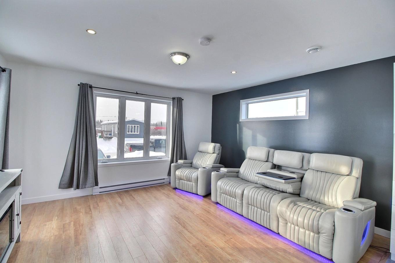 Living room - 222 Rue Lauzanne, Val-D'Or, QC - Indoor Photo Showing Living Room