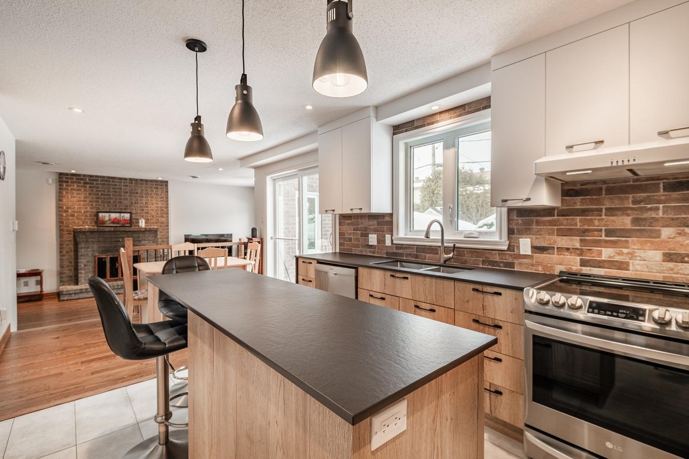 Kitchen - 1095 Rue Rembrandt, Brossard, QC - Indoor Photo Showing Kitchen With Double Sink