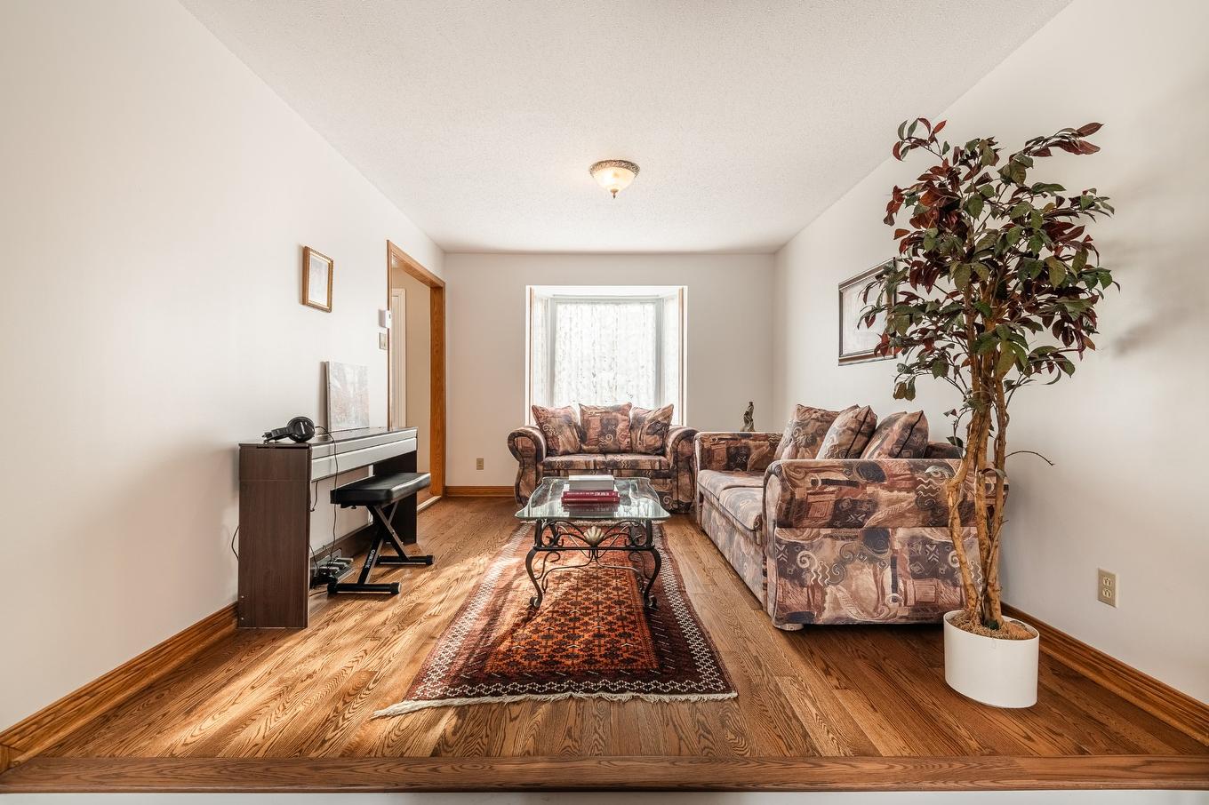 Living room - 1095 Rue Rembrandt, Brossard, QC - Indoor Photo Showing Living Room