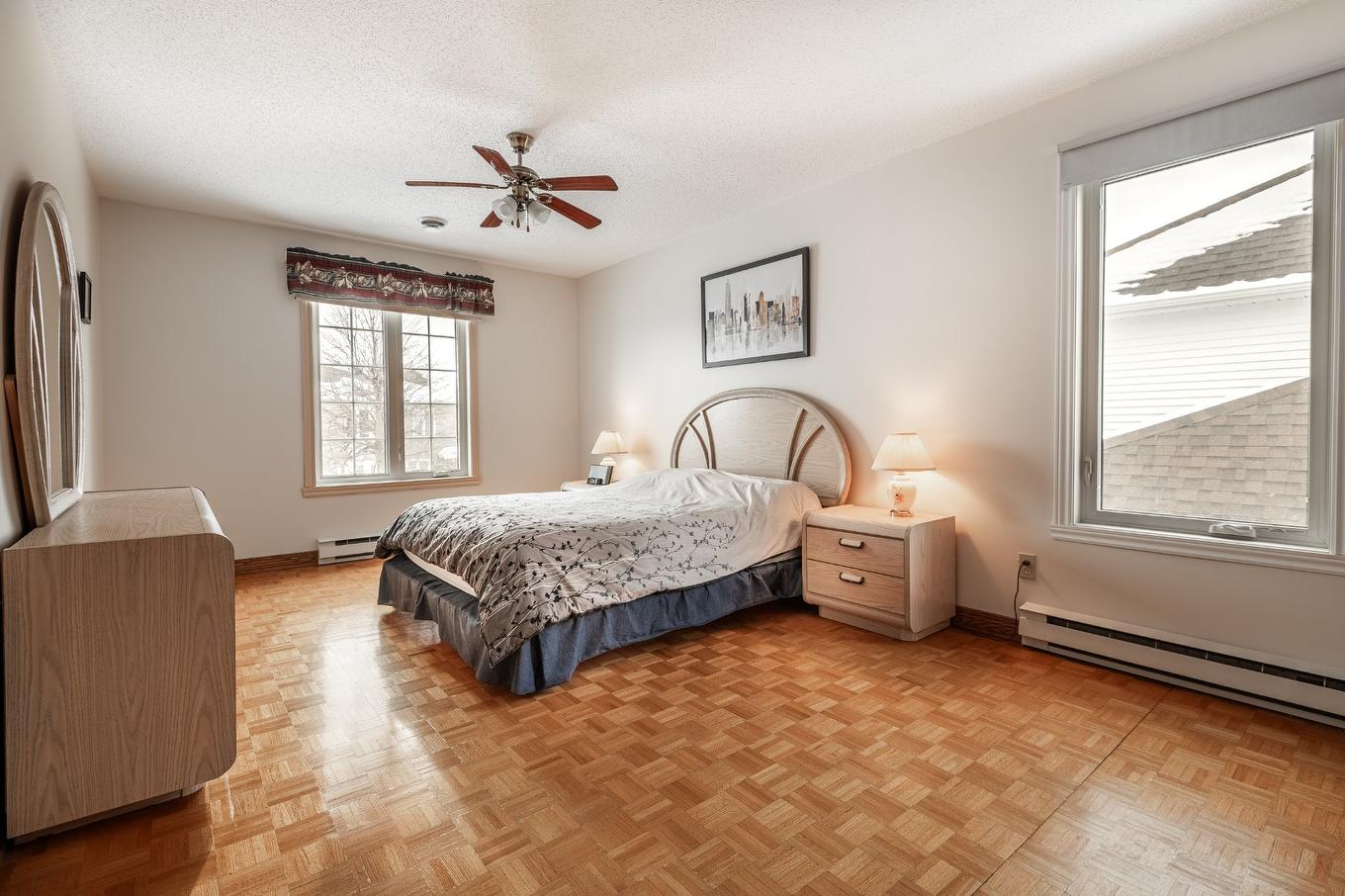 Primary bedroom - 1095 Rue Rembrandt, Brossard, QC - Indoor Photo Showing Bedroom