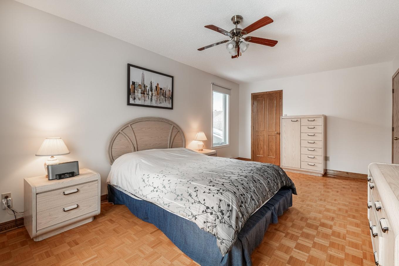 Primary bedroom - 1095 Rue Rembrandt, Brossard, QC - Indoor Photo Showing Bedroom