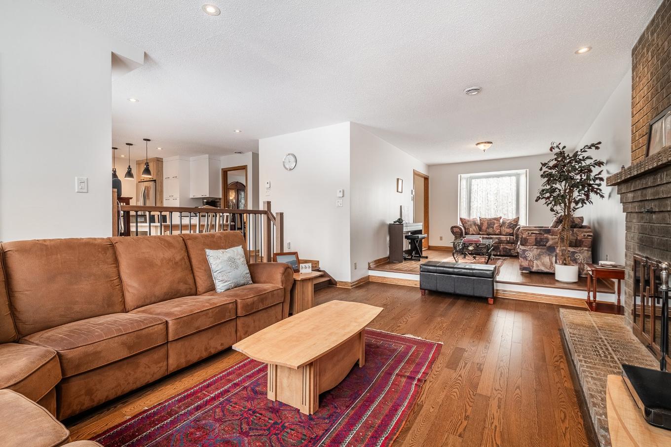 Family room - 1095 Rue Rembrandt, Brossard, QC - Indoor Photo Showing Living Room