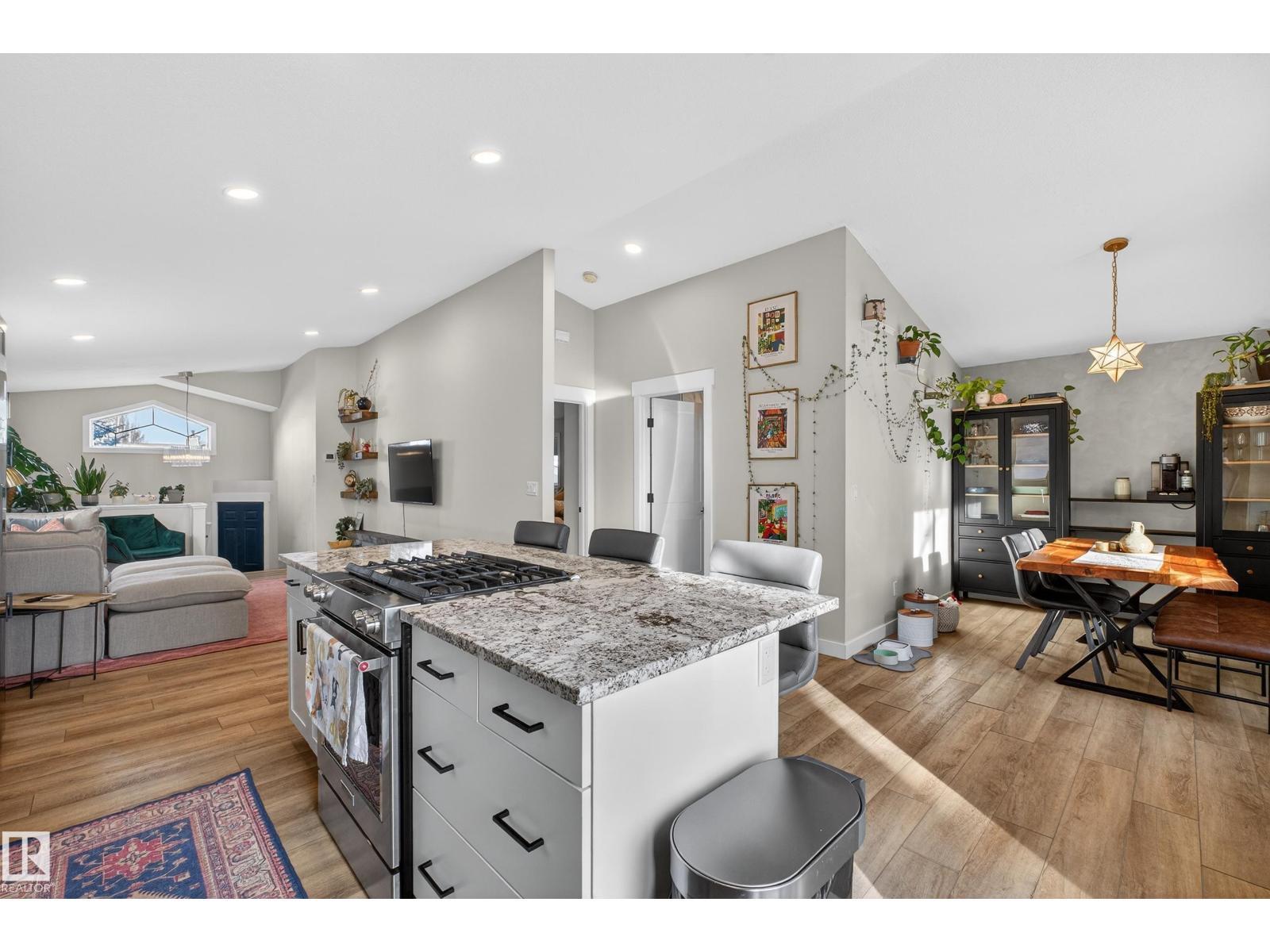 7 Lindsay Av, Spruce Grove, AB - Indoor Photo Showing Kitchen With Upgraded Kitchen