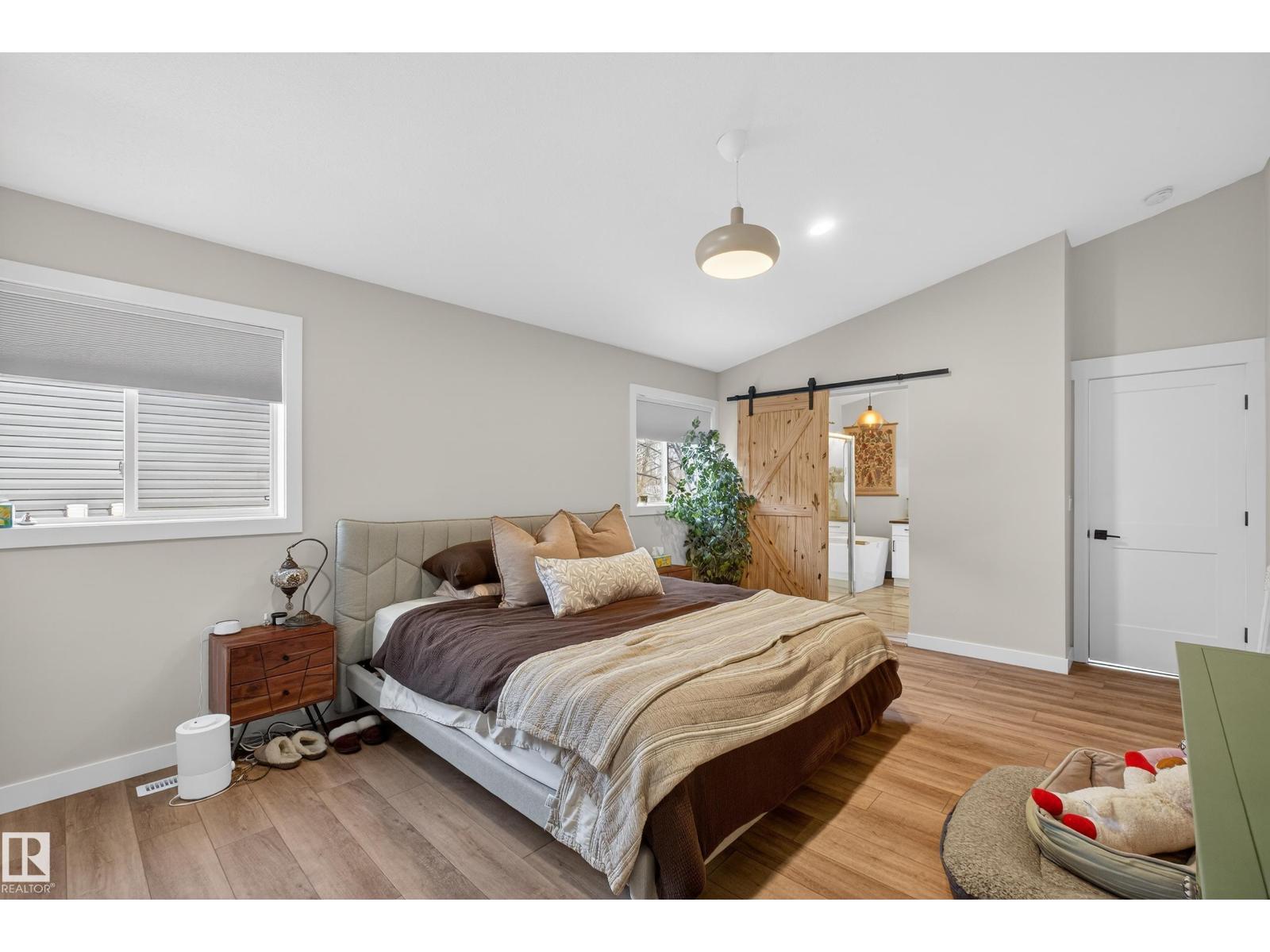 7 Lindsay Av, Spruce Grove, AB - Indoor Photo Showing Bedroom